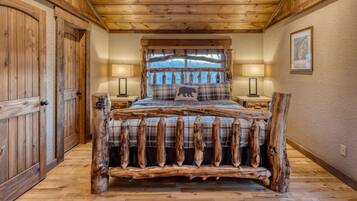 5 bedrooms, iron/ironing board, WiFi, bed sheets