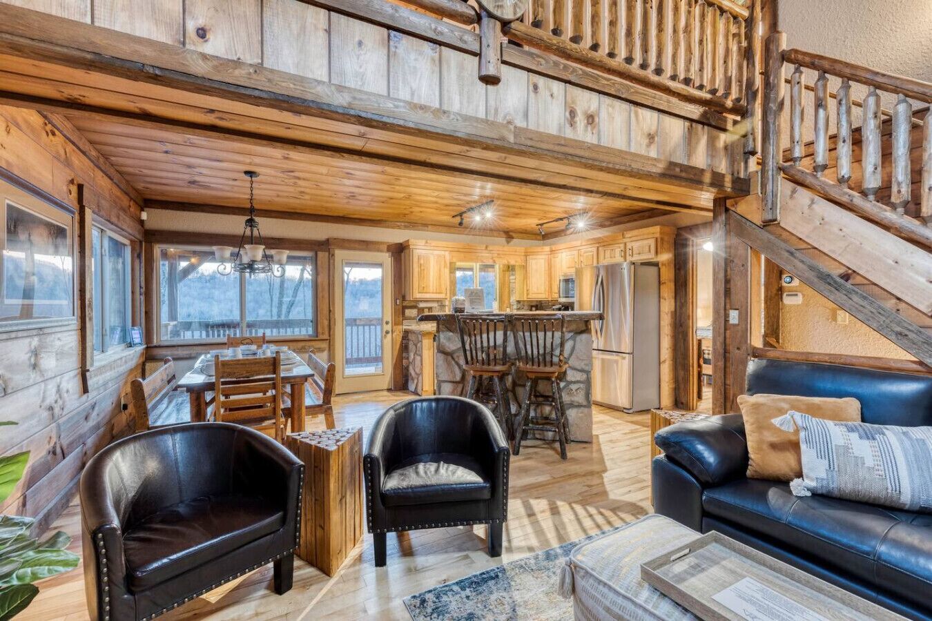 電視、壁爐、DVD 播放機、音響