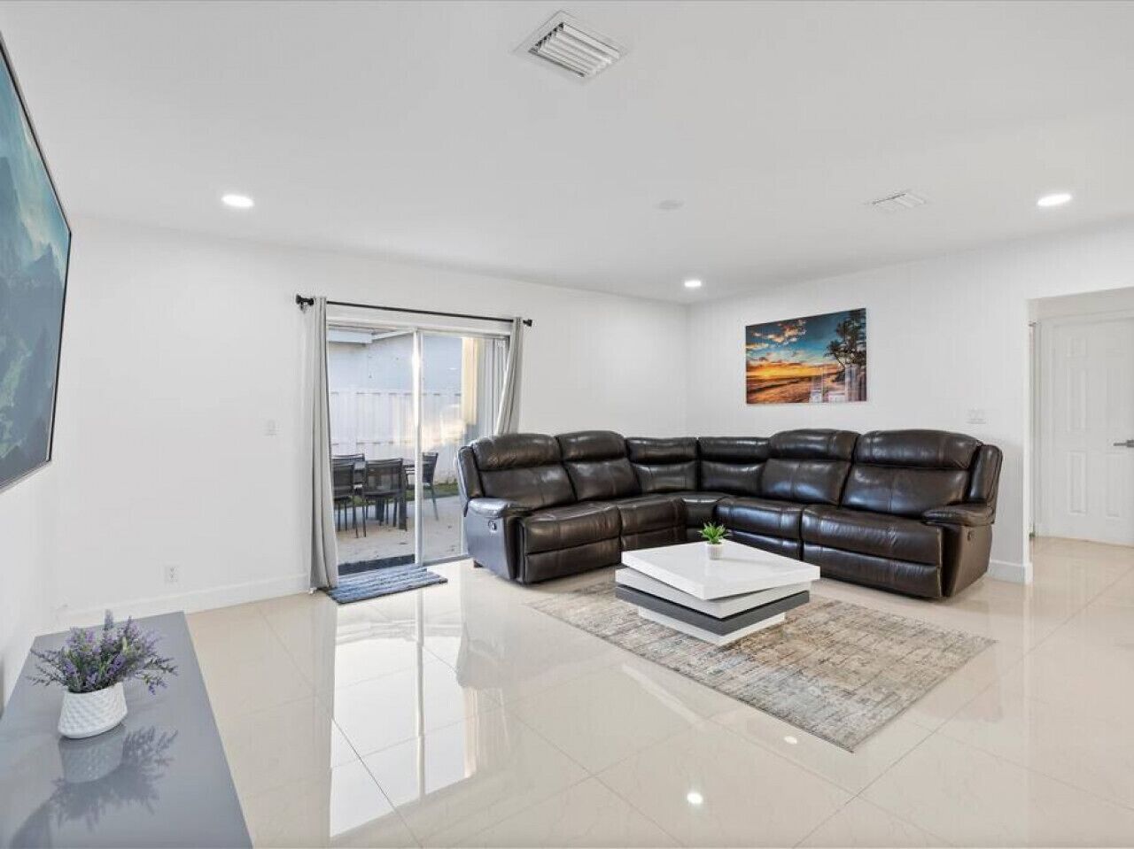 Chic & Modern 4BDR 2BA Home - Guests' Top Pick 🏠✨