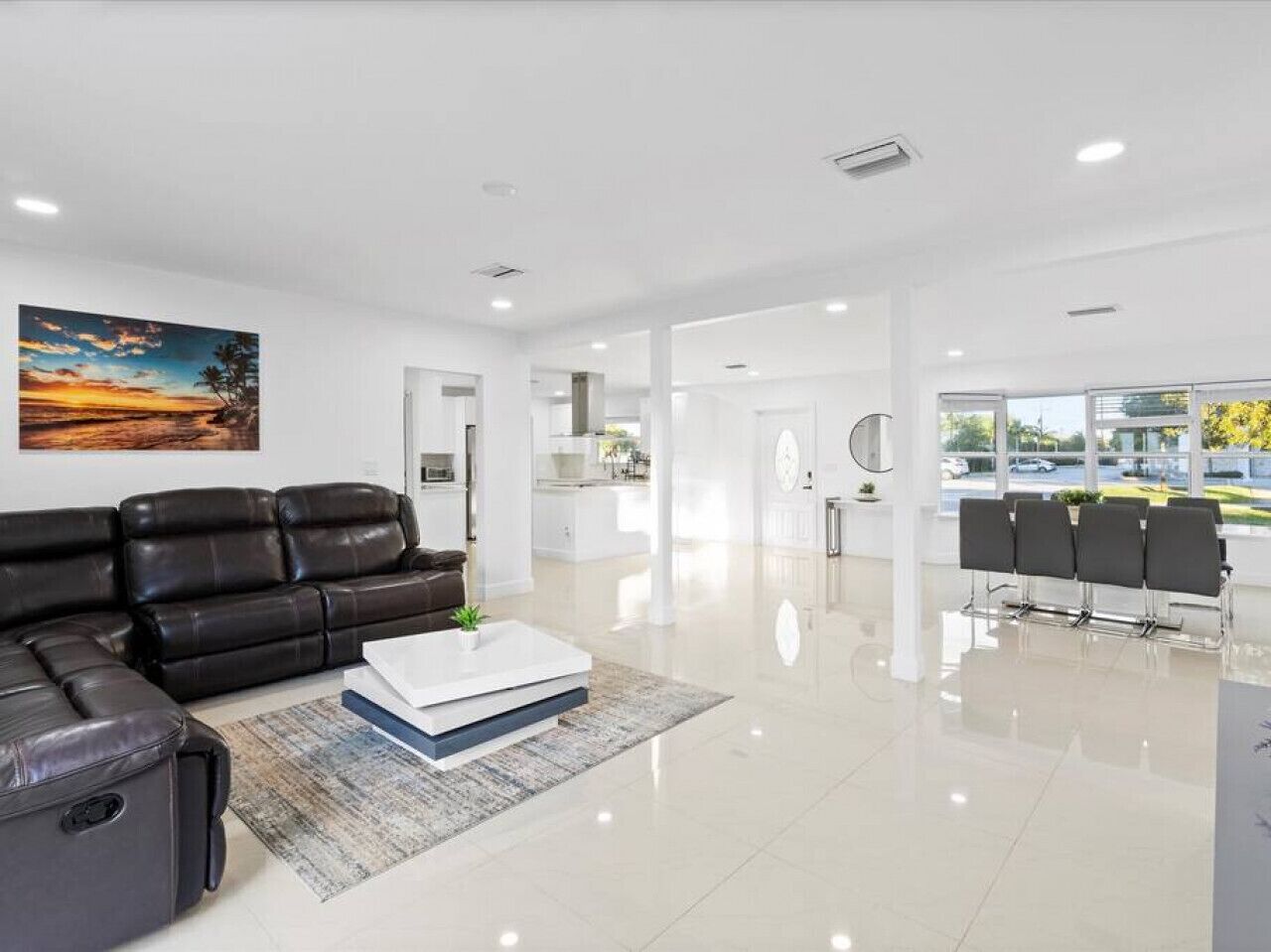 Chic & Modern 4BDR 2BA Home - Guests' Top Pick 🏠✨