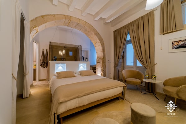 Exclusive Apartment | 2 bedrooms, premium bedding, in-room safe, individually decorated