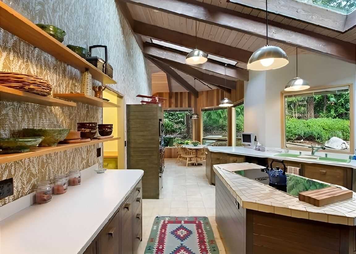 Laurel Point - Friday Harbor on Beautiful San Juan Island