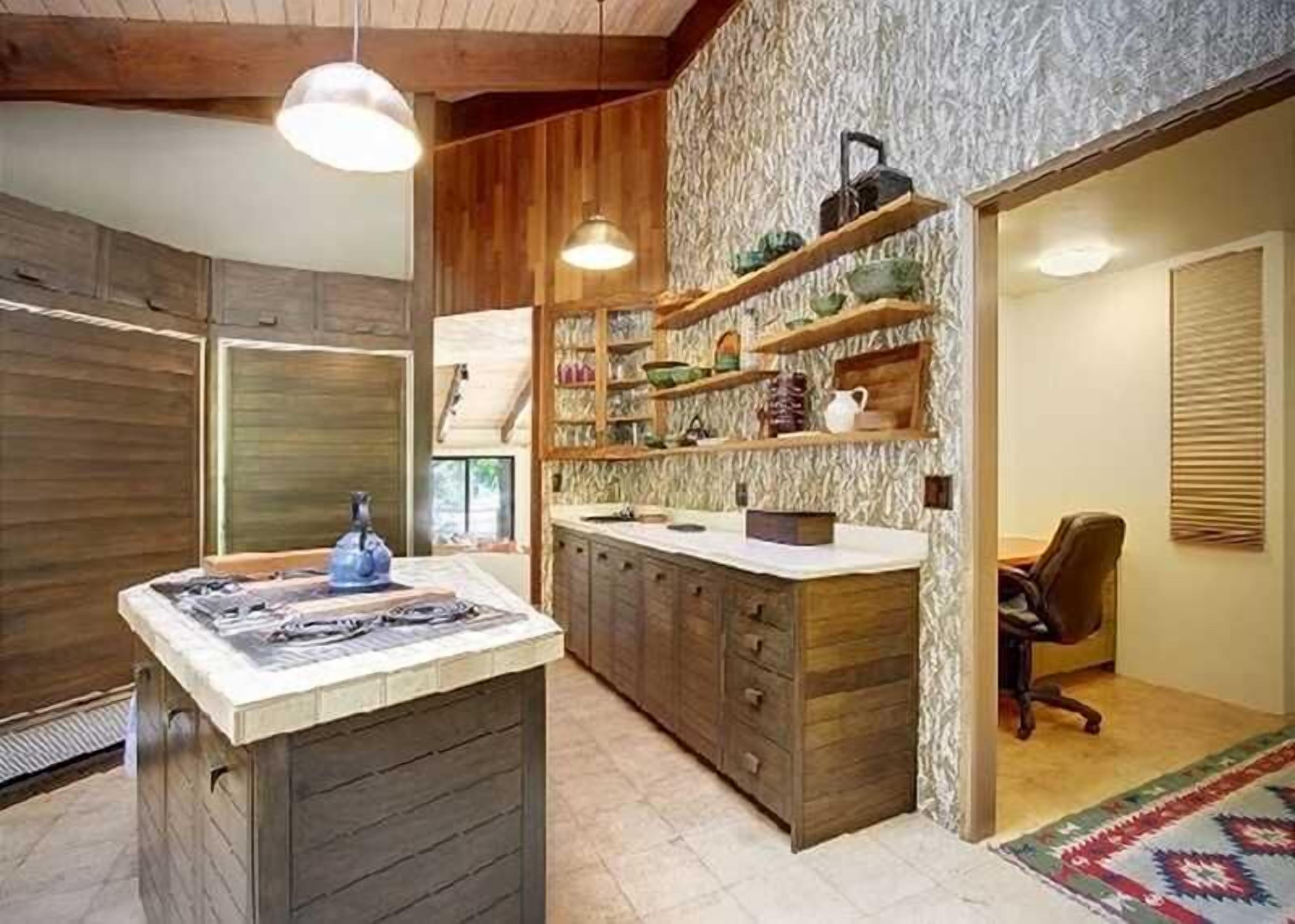 Laurel Point - Friday Harbor on Beautiful San Juan Island