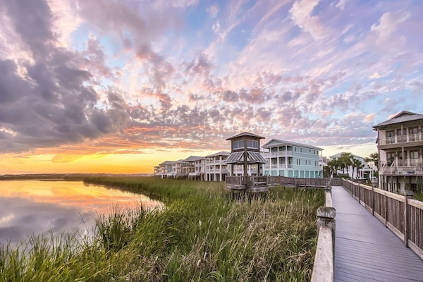 3min walk to the beach on this boardwalk in front of house, Lake & beach view
