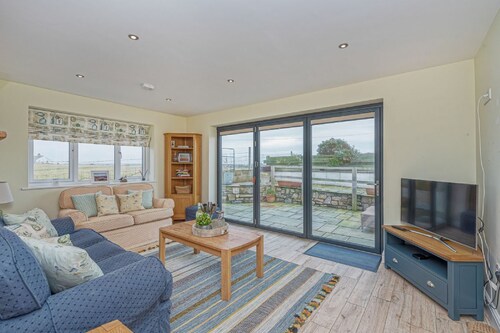 Cryd Y Nant -  a bungalow that sleeps 6 guests  in 3 bedrooms