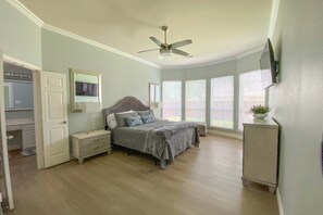4 quartos, ferros/tábuas de passar roupa, Wi-Fi, roupa de cama