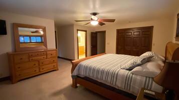 3 habitaciones, escritorio, tabla de planchar con plancha y wifi gratis