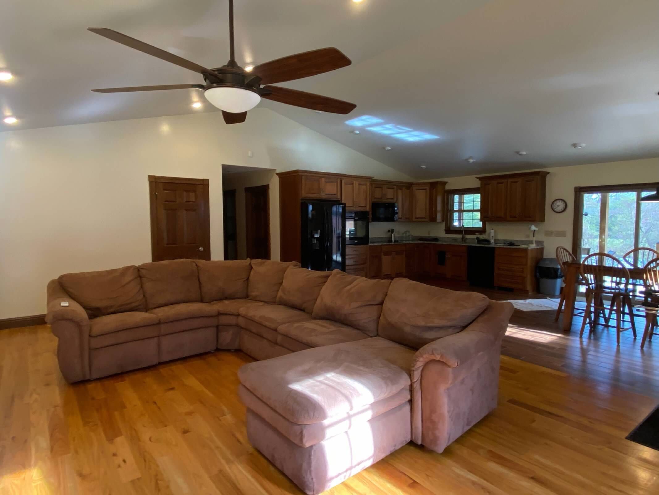 Wet Feet Retreat is a family friendly home near Burnside Island State Park.  