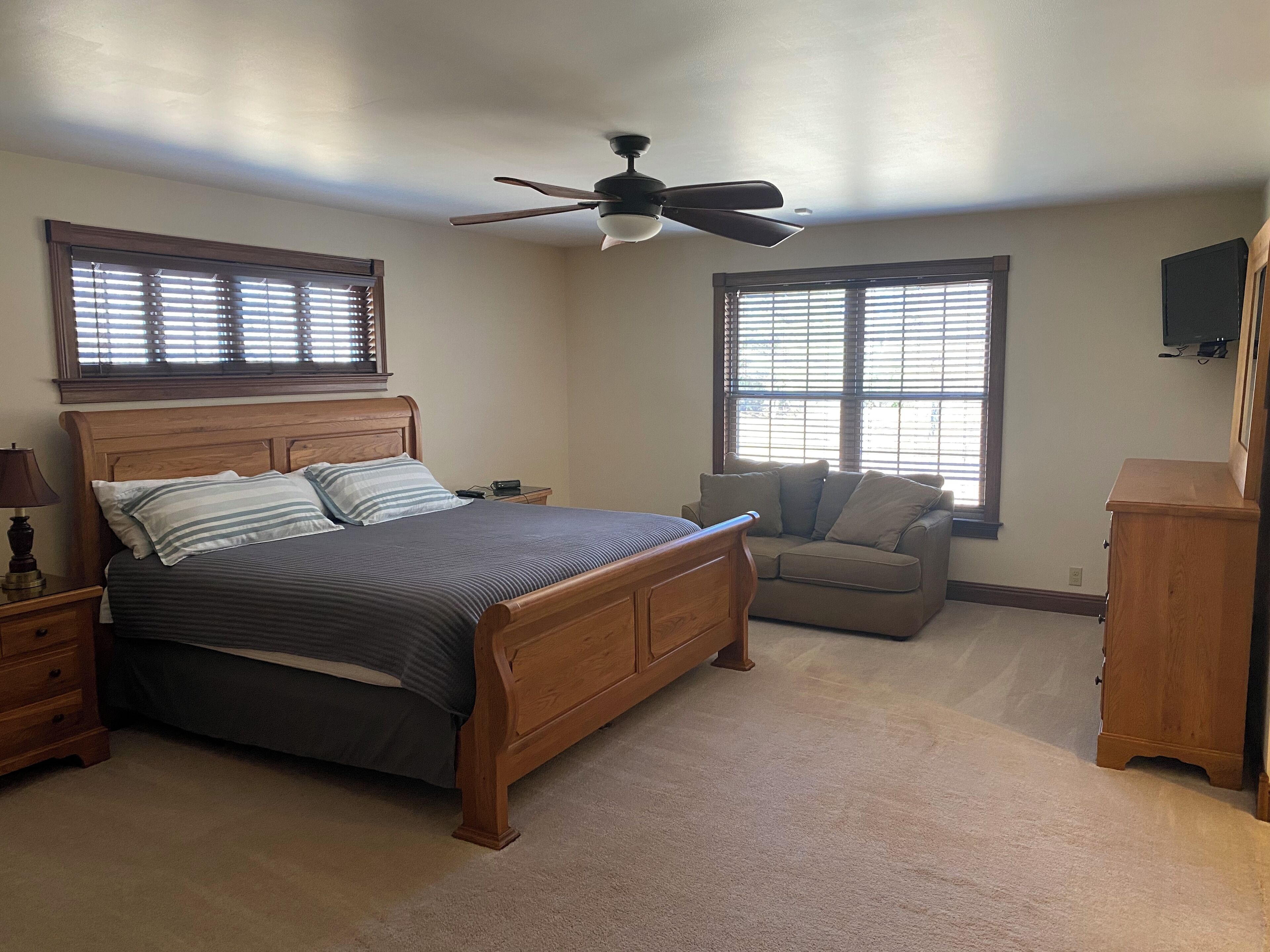 3 soverom, skrivebord, strykejern/-brett og wi-fi (inkludert)