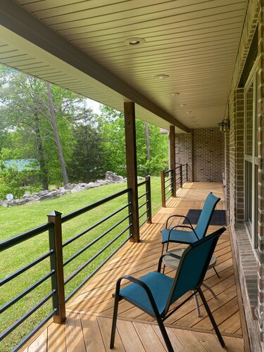 Wet Feet Retreat is a family friendly home near Burnside Island State Park.  