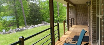 Wet Feet Retreat is a family friendly home near Burnside Island State Park.  