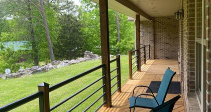 Wet Feet Retreat is a family friendly home near Burnside Island State Park.