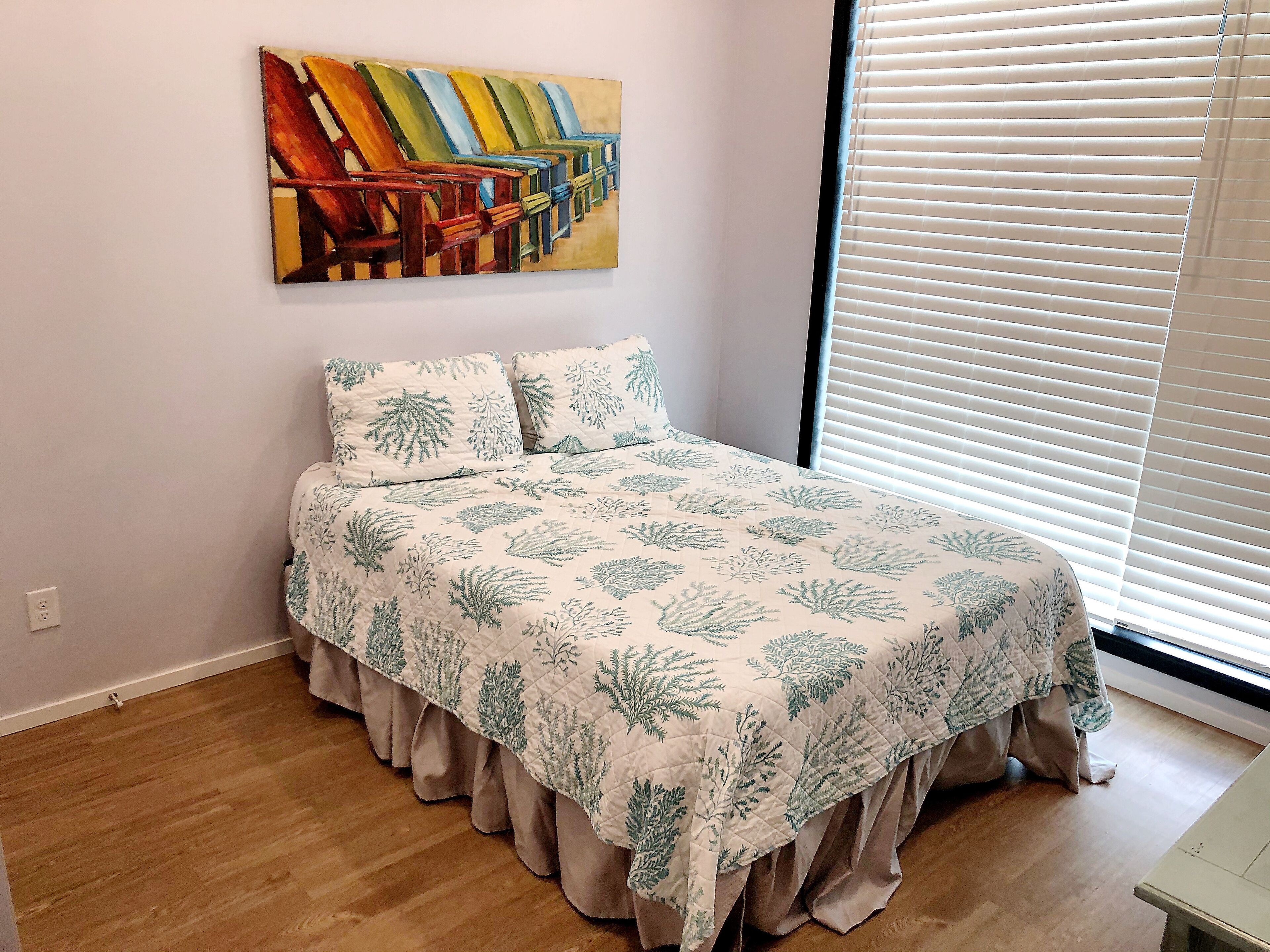 Downtown Condo! Walk to the Gulch! Heated Pool! Free HBO!