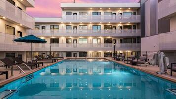 Piscine extérieure, piscine chauffée