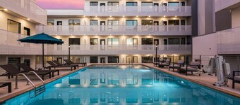 Downtown Condo! Heated Pool! Walk to the Gulch! Free Parking!