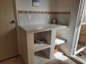 Departamento familiar | Cocina privada | Refrigerador, parrilla de estufa y utensilios de cocina 