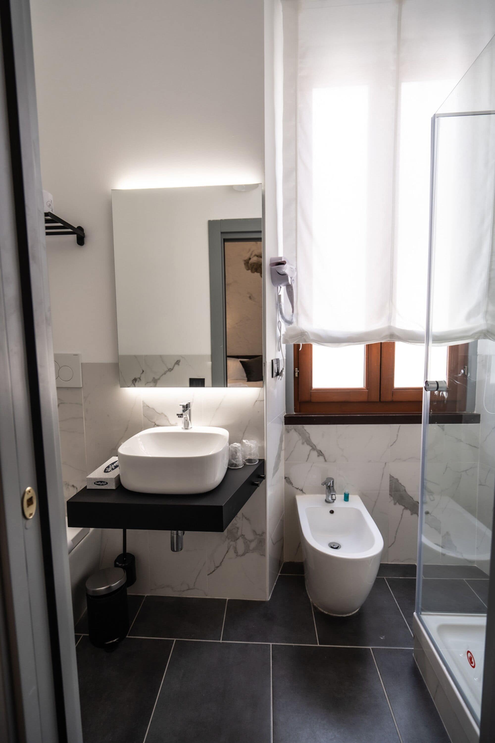 standard room | bathroom | shower, rainfall showerhead, free toiletries, hair dryer
