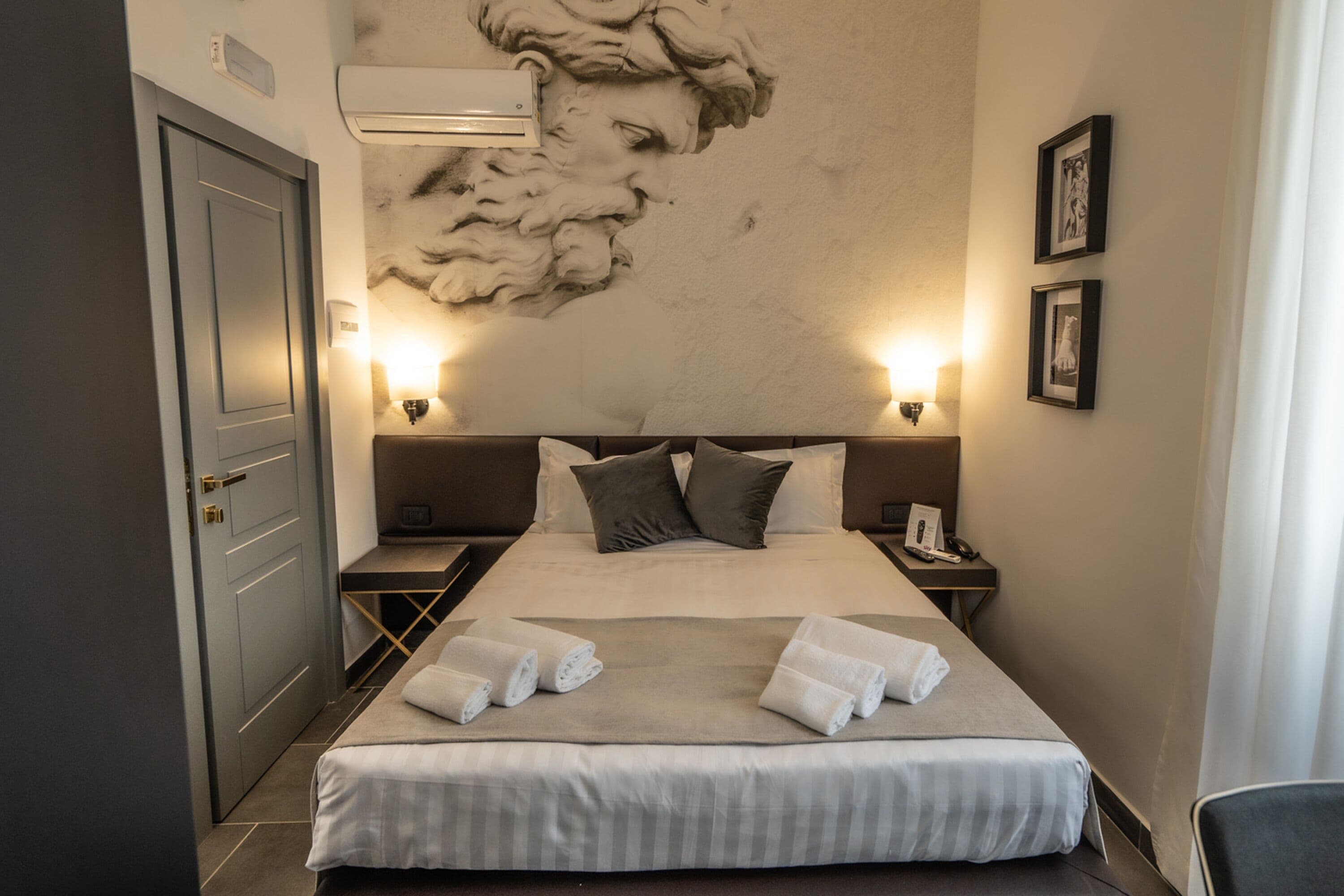 Standard Room | Premium bedding, down comforters, memory foam beds, minibar