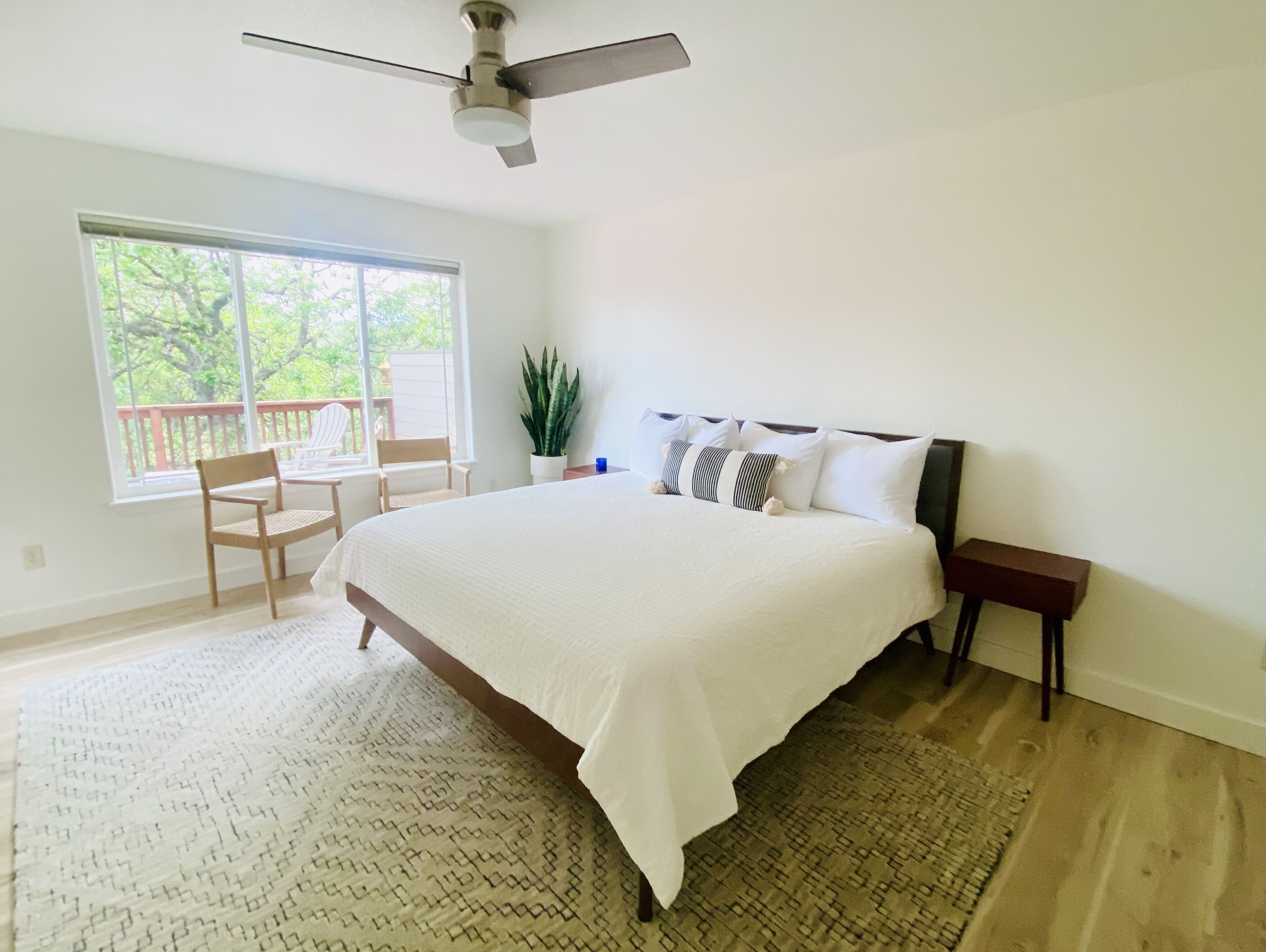 Sparkling Running Y Tree Top Condo with Spectacular Views - Close to Crater Lake