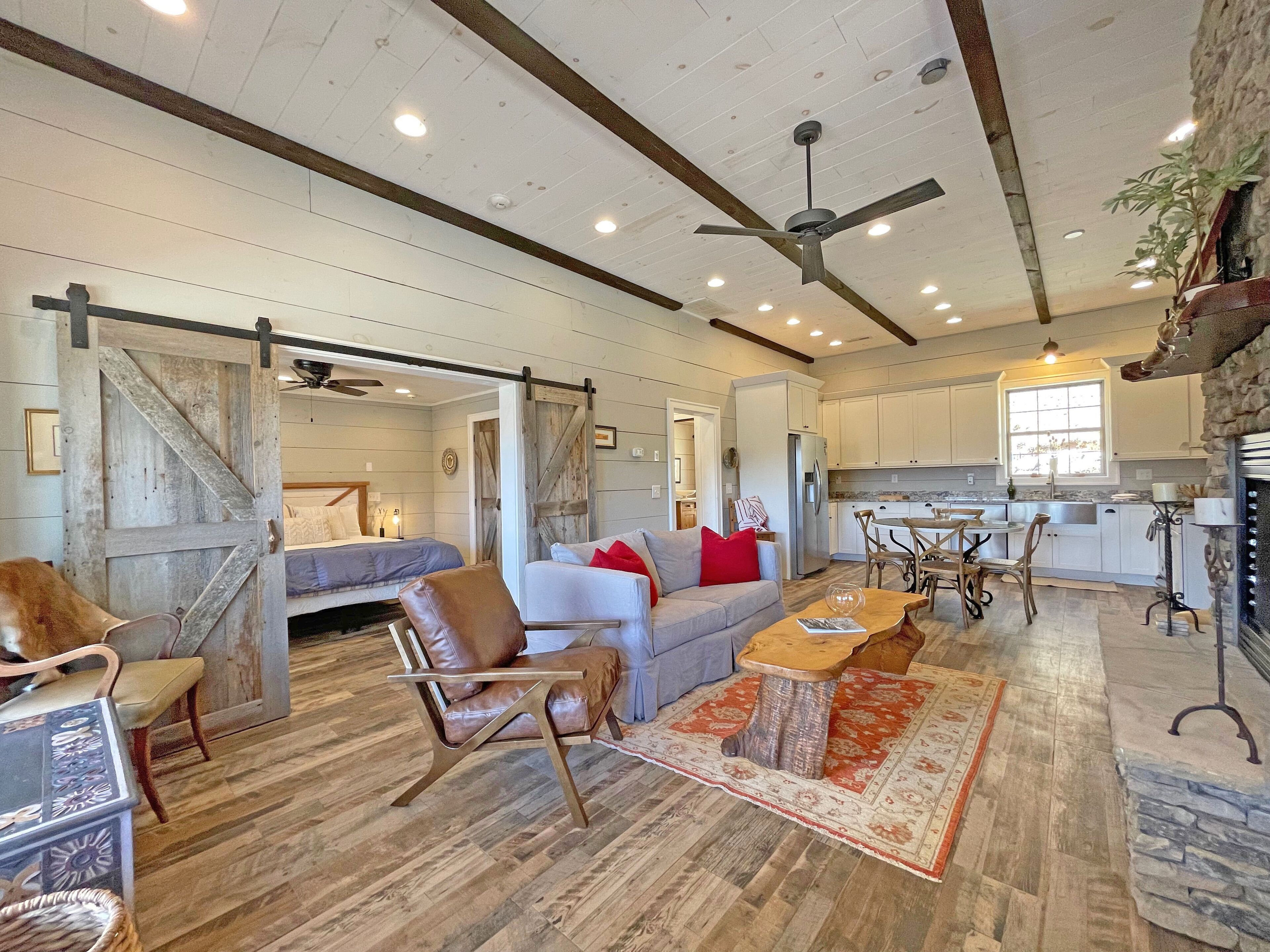 Charming Barndominium - 5 minutes from lake access and hiking trail - PAZ Place