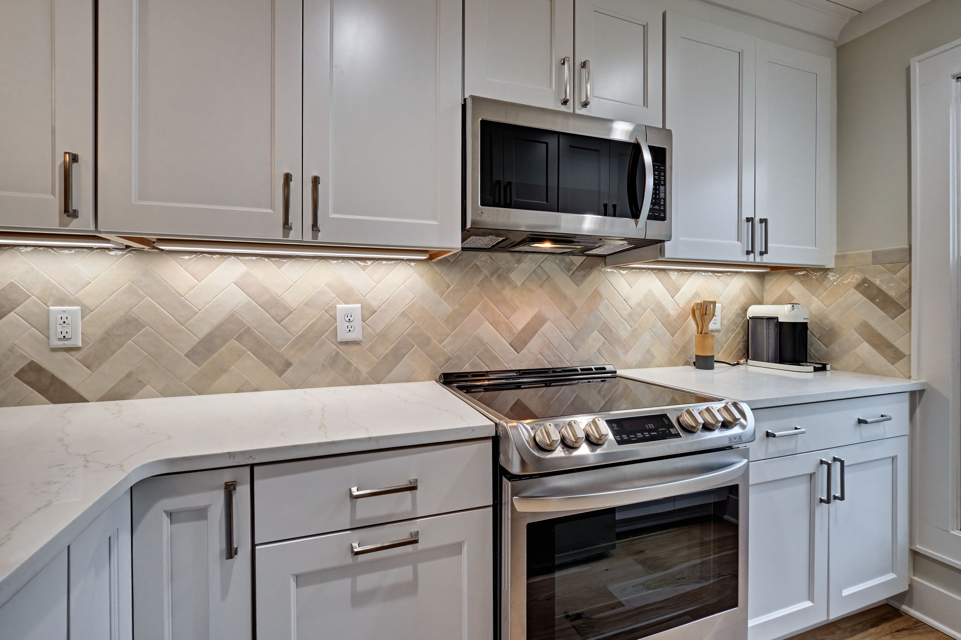 Newly Updated Unit in Chestnut Ridge! - Oakstone