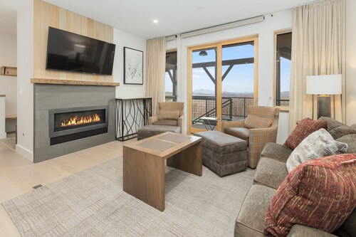 Mountainside Luxury 2-Level Condo at Okemo. Ski-In/Out.