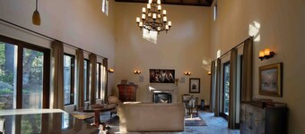 Mediterranean- style luxury Villa in Wine Country