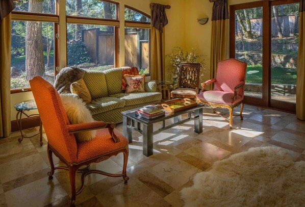 Smart TV, fireplace, video games, ping pong