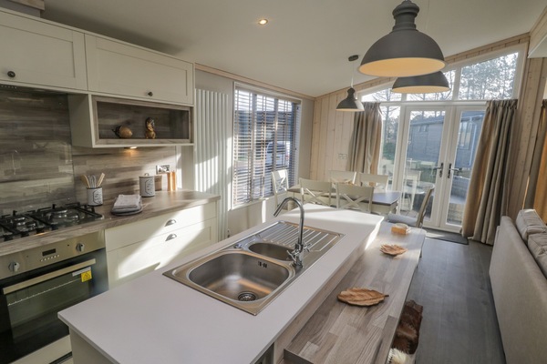 Cottage | Private kitchen | Fridge, microwave, dishwasher, electric kettle