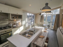 Cottage | Private kitchen | Fridge, dishwasher, electric kettle, toaster