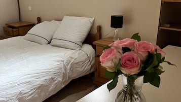 1 chambre, lit parapluie, Wi-Fi gratuit, draps fournis