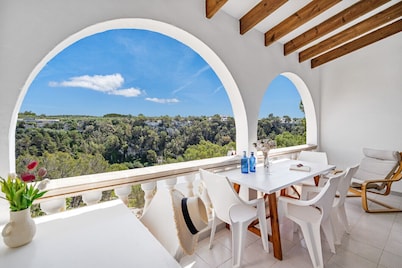 Spacious 4 bedroom apartment in Cala Galdana