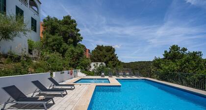 Spacious 4 bedroom apartment in Cala Galdana