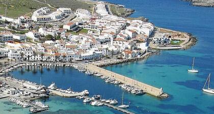 3 Bedroom Apartment, with great sea views