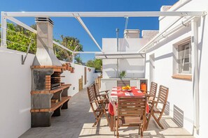 تناول الطعام بالخارج