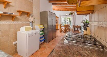 VILLA MICA Cheerful 3 bedroom villa with pool and A/C