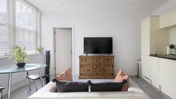 Superior Apartment, Private Bathroom | Interior