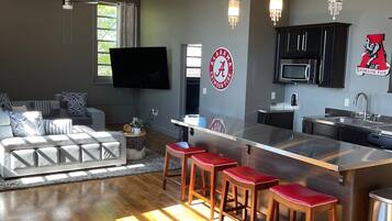 Smart TV, video games