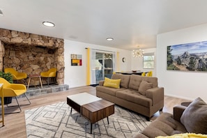 Smart TV, video games, table tennis - Yosemite South & Bass Lake Home with Game Room (Oakhurst)