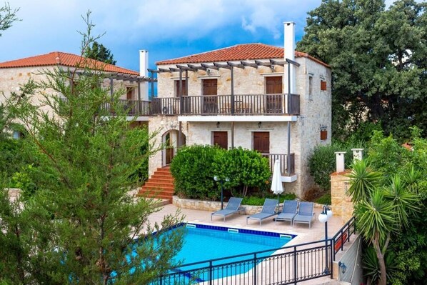 المنشأة من الخارج