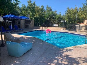 حمّام سباحة خارجي