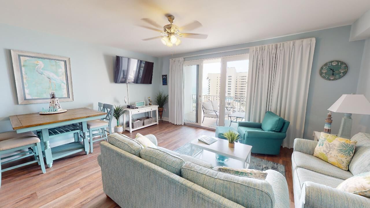 Smart TV, books, stereo