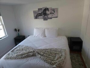 2 makuuhuonetta, työpöytä, silitysrauta/-lauta, ilmainen Wi-Fi