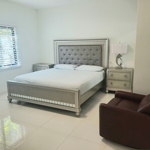 Leilighet – superior, 2 soverom | Sengetøy av topp kvalitet, safe på rommet og blendingsgardiner