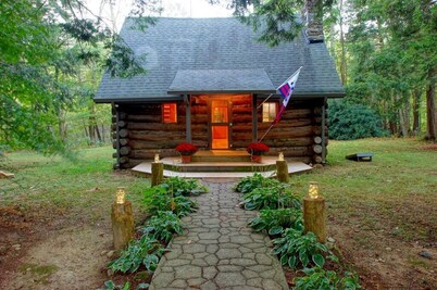 1848 Log Cabin in the Trees w/Fire Pit/ Foscoe/No Damage from Helene!