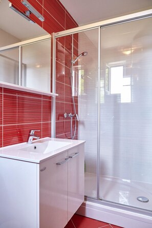 Shower, hair dryer, slippers, towels - Love Dubrovnik (Dubrovnik)