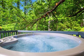 Outdoor spa tub - Pet-Friendly Creekside | Relax in the Hot Tub (Waynesville)