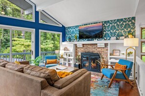 Smart TV, offices, printers - Pet-Friendly Creekside | Relax in the Hot Tub (Waynesville)