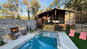 Lämmitetty uima-allas