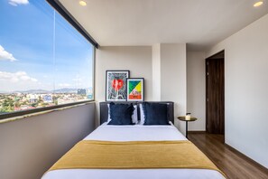 Two-Bedroom Apartment with Balcony | Décoration personnalisée, ameublement personnalisé